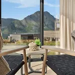 Lyngvaer Sunrise - Jacuzzi - No 11 * Storoya