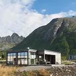 Lyngvaer Sunrise - Jacuzzi - No 11 펜션