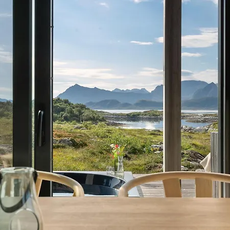 펜션 Lyngvaer Sunrise - Jacuzzi - No 11 Storoya