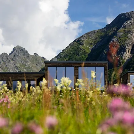 بيت للعطل Lyngvaer Sunrise - Jacuzzi - No 11 Storoya