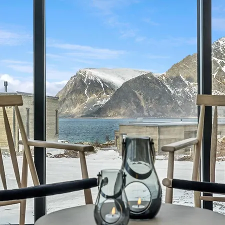 Lyngvaer Sunrise - Jacuzzi - No 11 بيت للعطل *