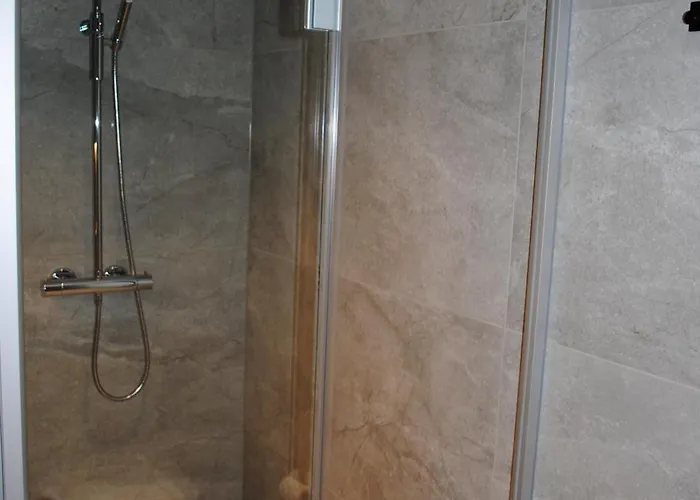 Lyngvaer Sunrise - Jacuzzi - No 11 Semesterbostad Lyngværet